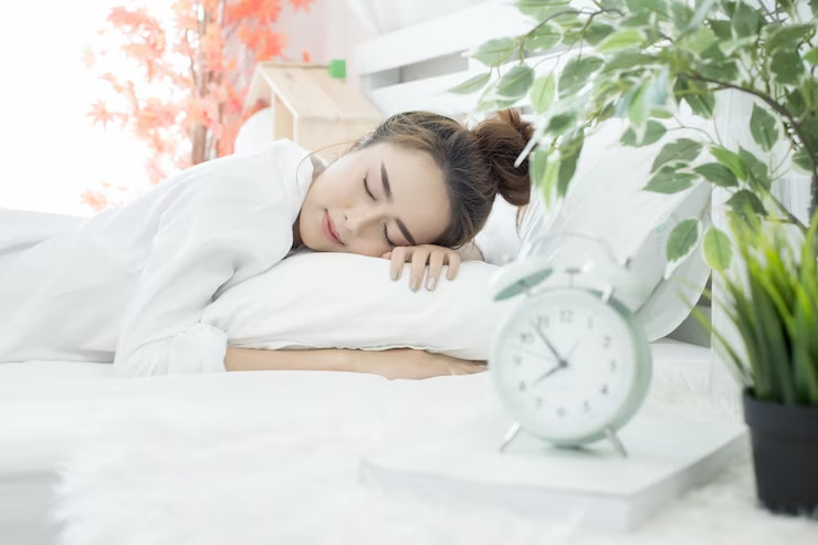 ngủ đủ giấc giúp cải thiện việc chữa sẹo lõm