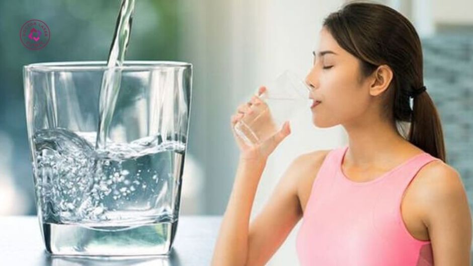 nên uống đủ nước sau điều trị sẹo rỗ