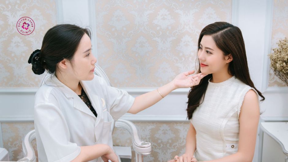 bác sĩ đánh giá và cá nhân hóa phác đồ tiêm meso