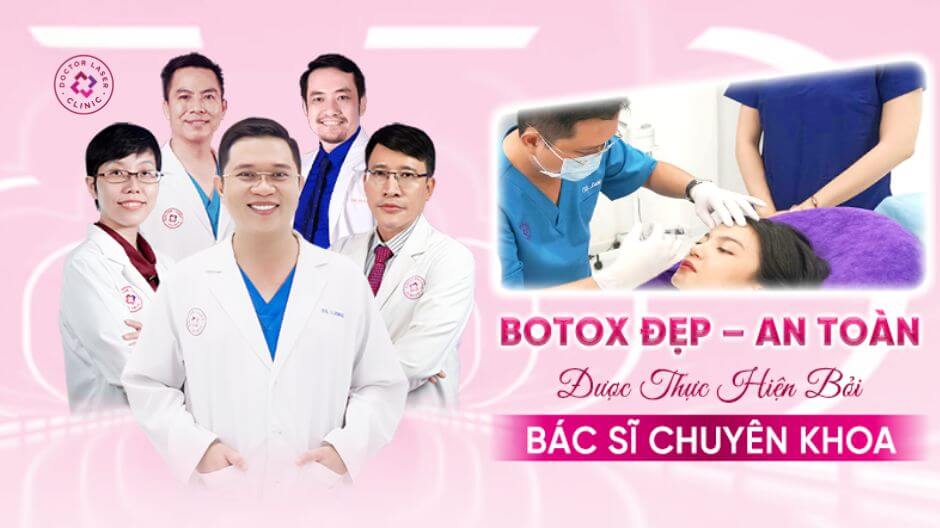 bác sĩ thăm khám trước tiêm botox