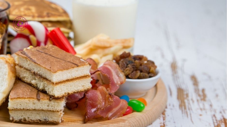 thói quen ăn uống sinh hoạt không khoa học gây mụn lưng