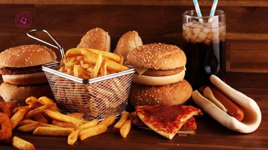 thức ăn nhanh và đồ chiên rán nhiều dầu mỡ gây mụn trứng cá