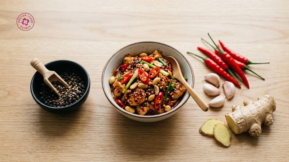 thực phẩm cay nóng gây mụn trứng cá