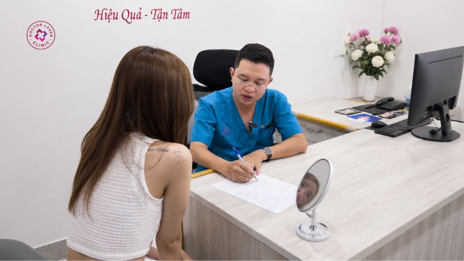 chẩn đoán mụn ở quai hàm