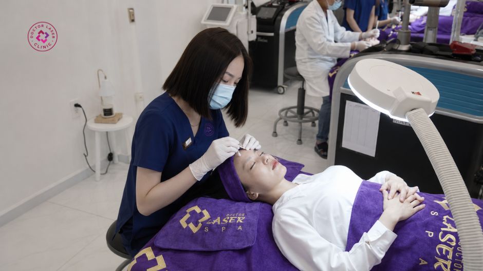 lấy nhân mụn ở cổ đúng cách