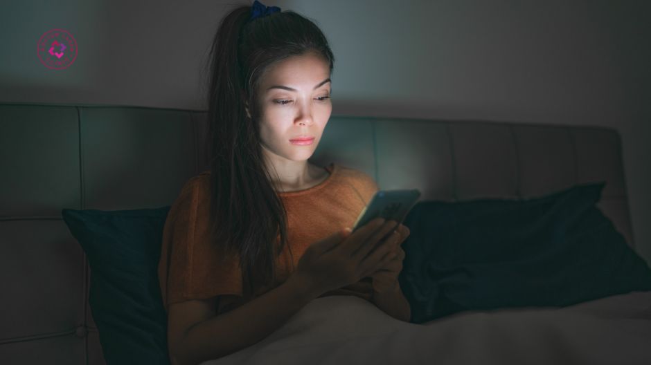 thói quen ăn uống sinh hoạt gây mụn ở quai hàm