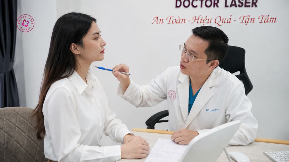 chẩn đoán mụn trứng cá ở cổ