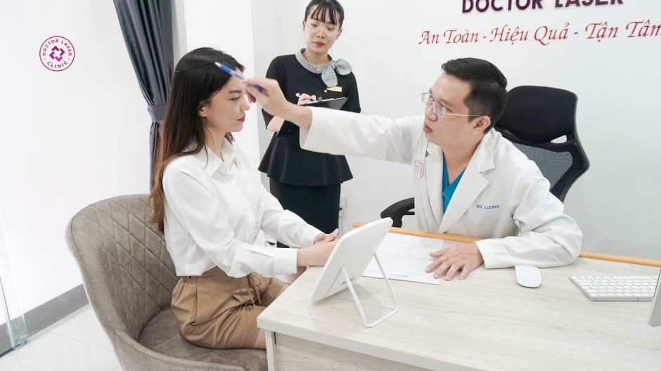chẩn đoán tình trạng mụn nội tiết