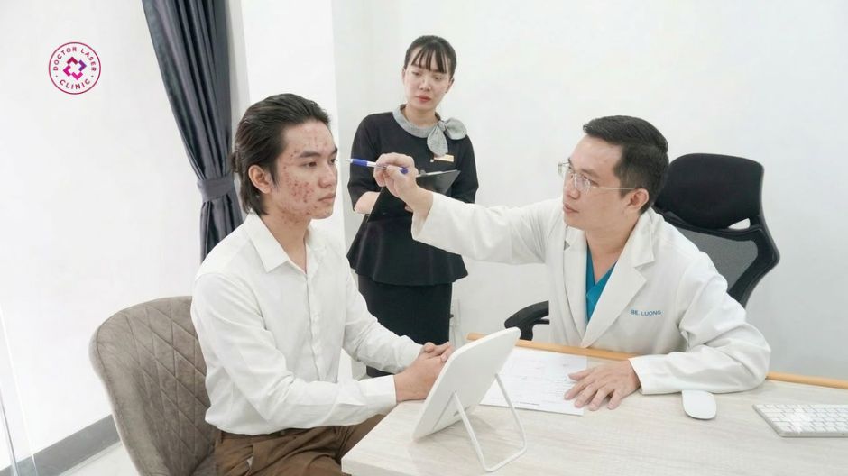 chẩn đoán tình trạng thâm mụn tụ máu