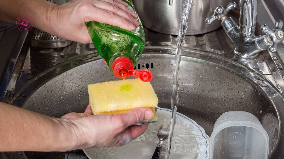 hóa chất gây tăng sắc tố da ở tay